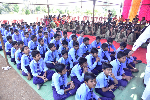 Makkala Hruyantarala  